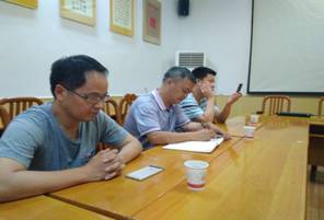 (图为副经理莫宏敏、州统计局李湘吉局长、经理助理陈望学)